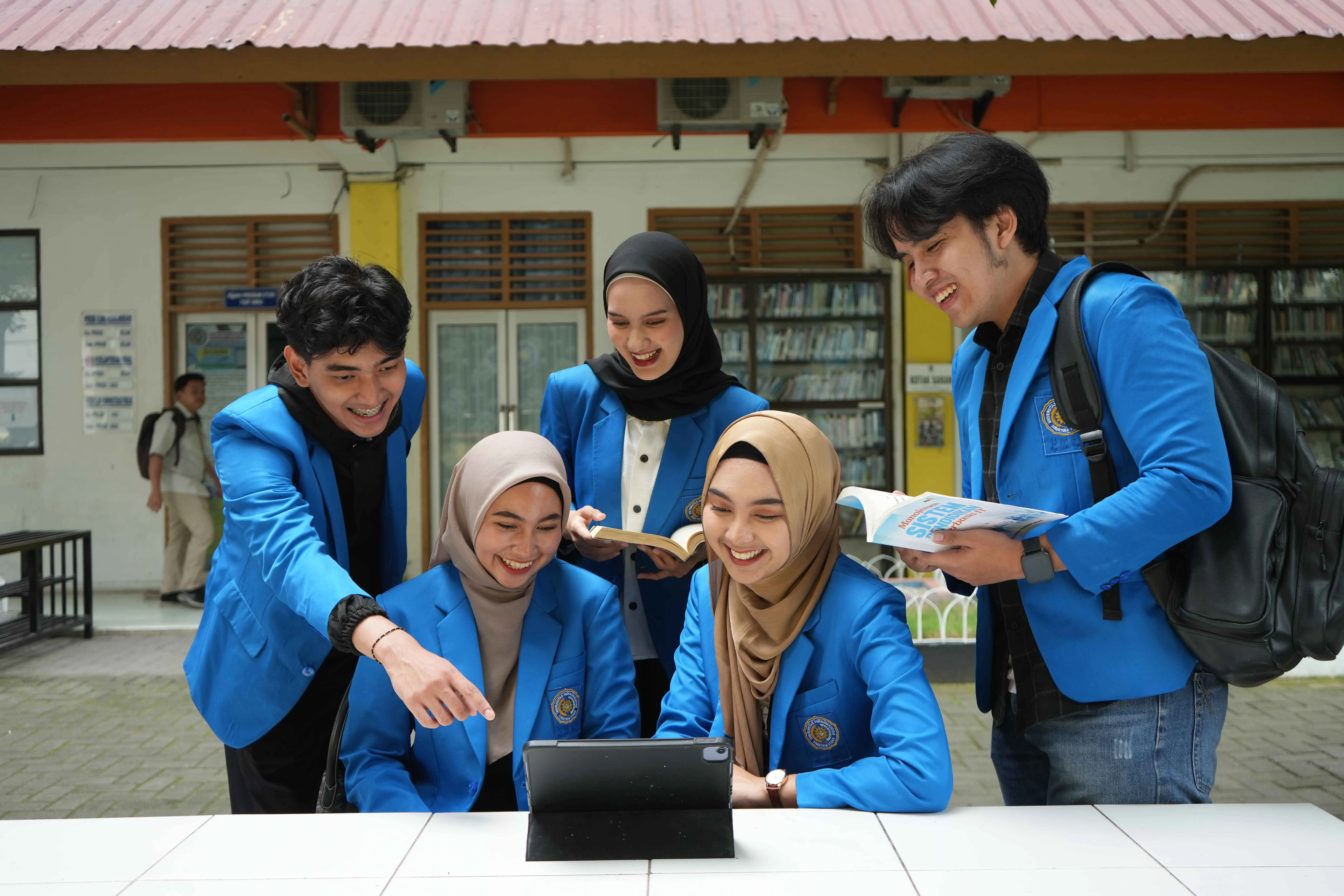 Suasana pendaftaran mahasiswa baru